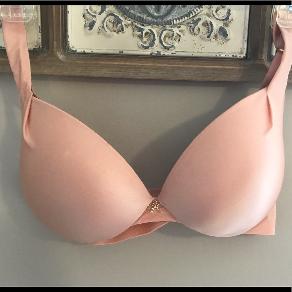 Victoria’s Secret Plunge.  Light Peach. Size 36C.